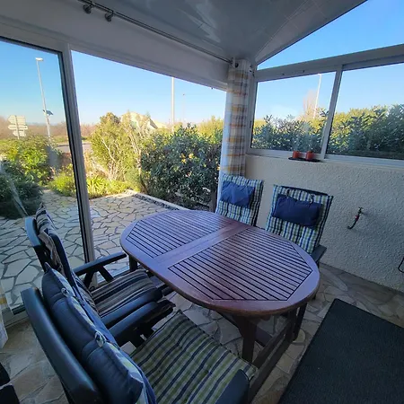 Villa Jolie Maison Veranda, 2 Ou 3 Personnes, Belle Vue Sur La Reserve Naturelle, Wifi, Marines, 200m De La Lrma94b